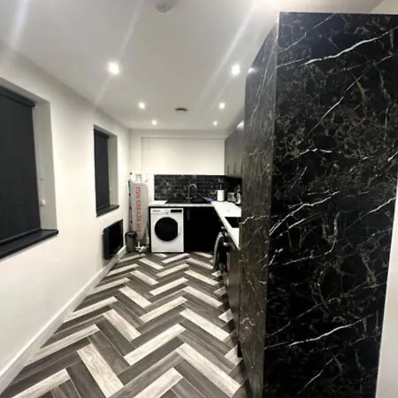 Superior 1-Bed Apartment With 2 Sofa Beds Sleeps 6 Peterborough Exterior photo